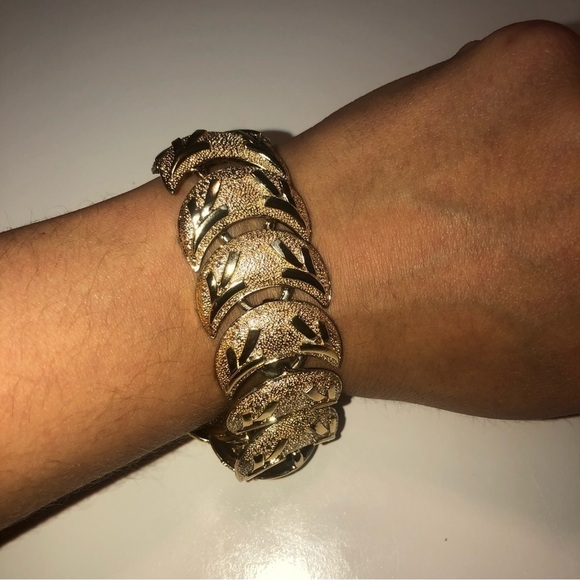 VTG Coro Gold Tone Crescent Moon Bracelet w Safety Chain 7” / 1” Width - Picture 3 of 6